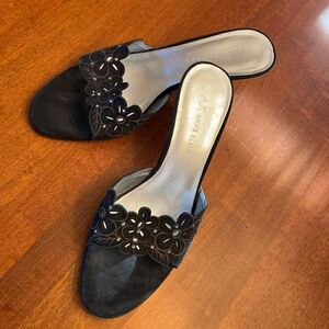 Anne Klein Black Floral Cutout Slides - 6M